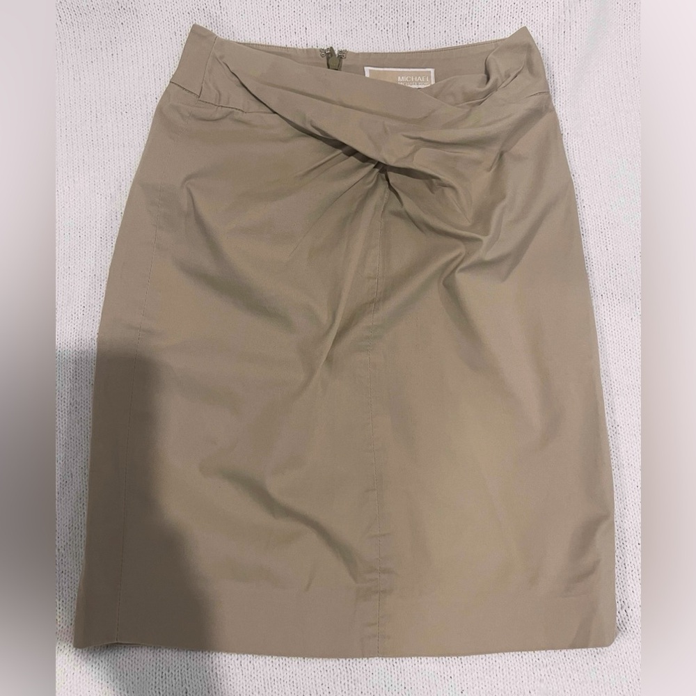Michael Kors front twist pencil Tan / khaki Skirt size 0